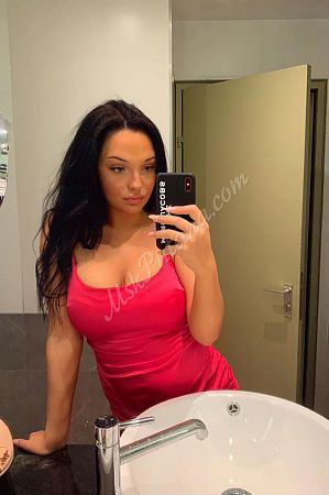 Жозефина, метро Лужники