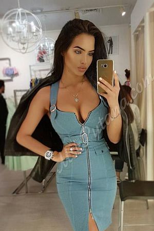 Лера, метро Менделеевская