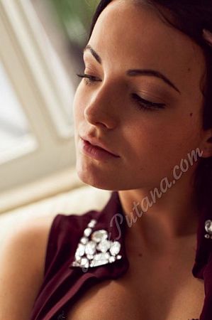 Анна, метро Кузнецкий мост