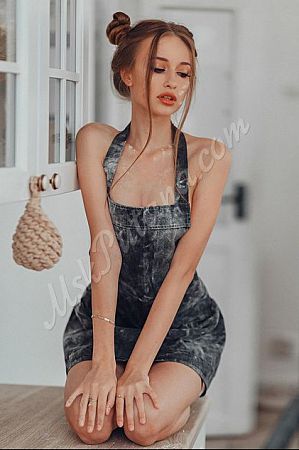 Надежда, метро Цветной бульвар