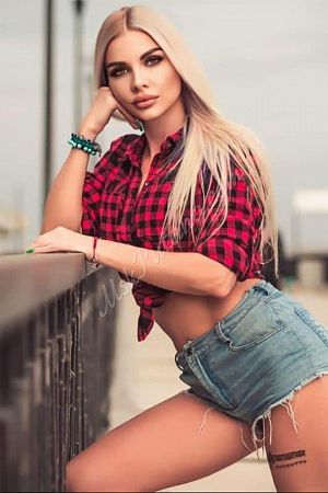 Нелли, метро Озёрная