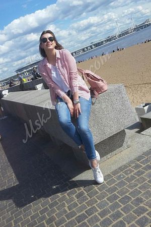 Анна, метро Театральная