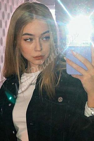 Маша, метро Театральная