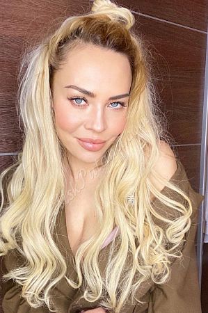 Лена, метро Митино