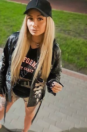 Лена, метро Селигерская