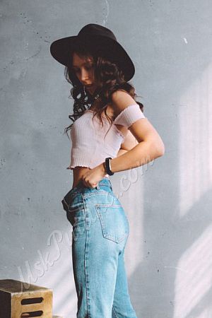 Анжелла, метро Пионерская