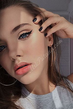 Лена, метро Полежаевская