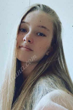 Анна, метро Театральная