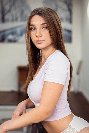 Кира, метро Крымская