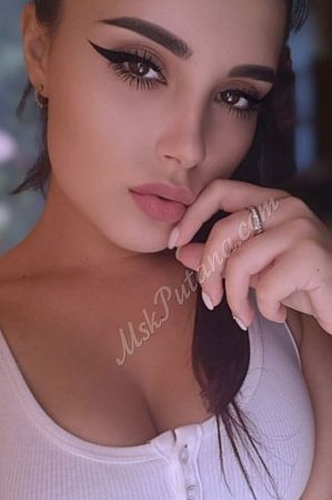 Маргарита, метро Площадь Революции