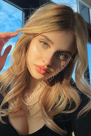 Женя, метро Славянский бульвар