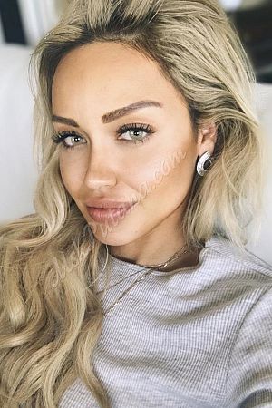 Катя, метро Панфиловская