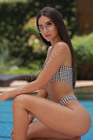 Мона, метро Достоевская